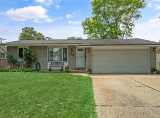 39349 Farmhill Dr, Sterling Heights, MI 48313