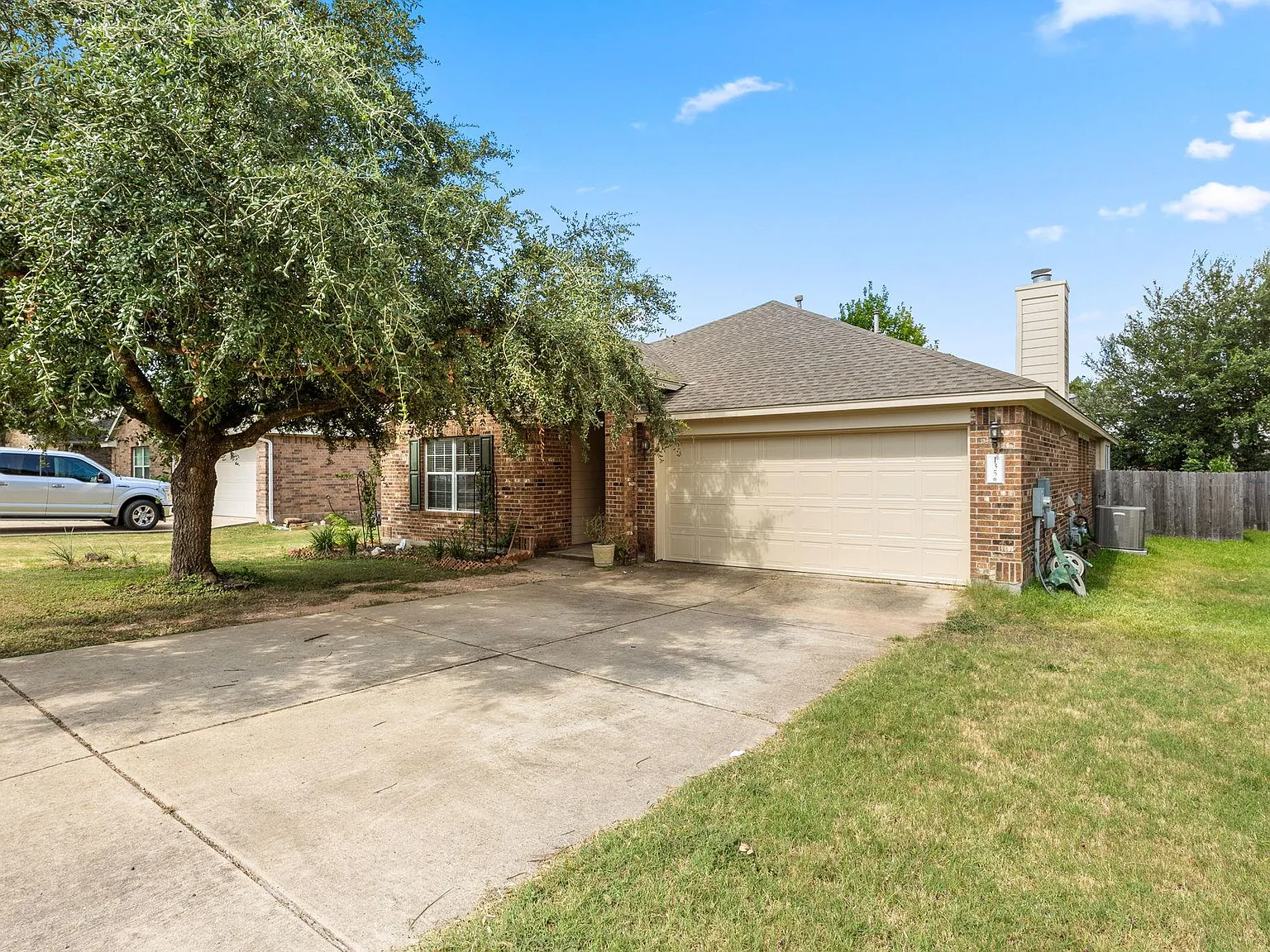 3 bed, 2.5 bath, 2100 sqft, $2,300 — Photo 4