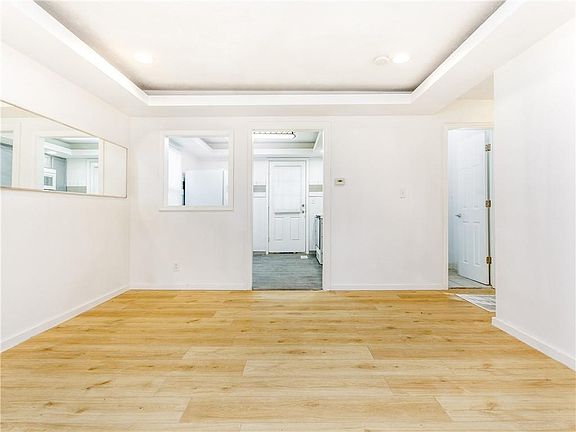 4th image of 2457 Poplar Ave