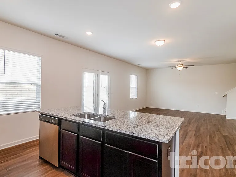 1044 Hudson Ct — Photo 4