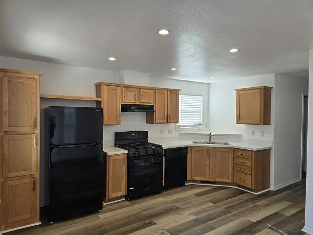 2 bed, 880 sqft, $1,780 — Photo 2