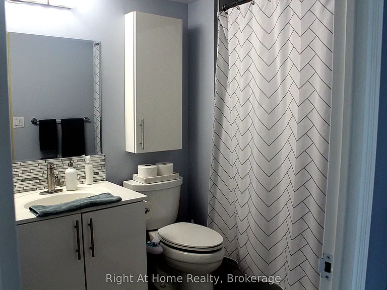 1360 Rathburn Rd E #1509 — Photo 10