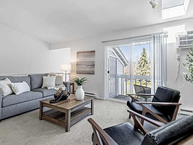 Foxcroft Apartments Living Room