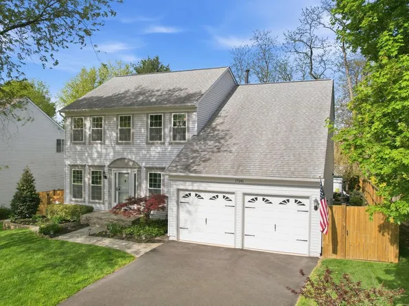 17241 Pickwick Dr, Purcellville, VA 20132