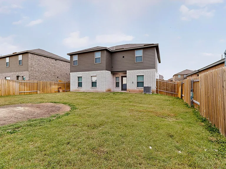 305 Honeysuckle Ln — Photo 38