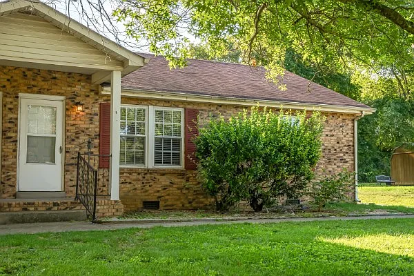 2 bed, 1.5 bath, 1000 sqft, $1,400 — Photo 2