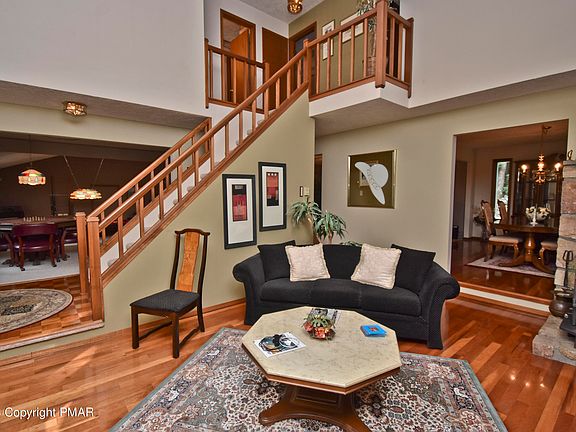 3rd image of 3279 Birch Hill Dr