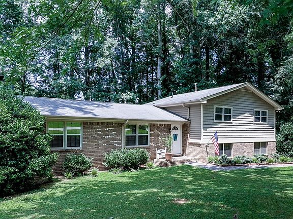 3rd image of 224 Stockwood Dr