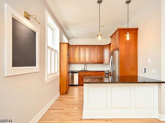 3rd image of 81-83 Grand St #11