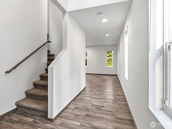 3rd image of 2111 Chesney Road E