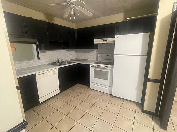 3rd image of 852-854 Yorkshire Ln #1