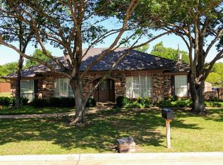 1813 Northtown Dr, Grand Prairie, TX 75050