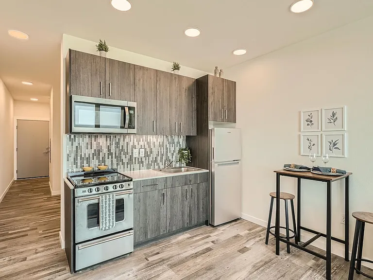 Welcome to AV Lofts! Beautiful views plus in-unit laundry! Up to 8 weeks free! — Photo 64
