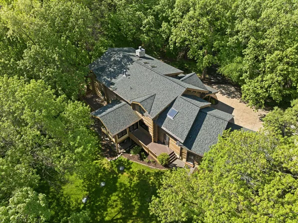 2050 Oakwood Rdg, Chanhassen, MN 55317