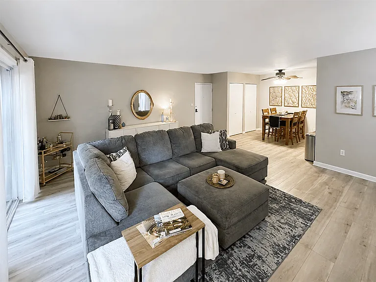 805 Delta Ave #1B — Photo 2