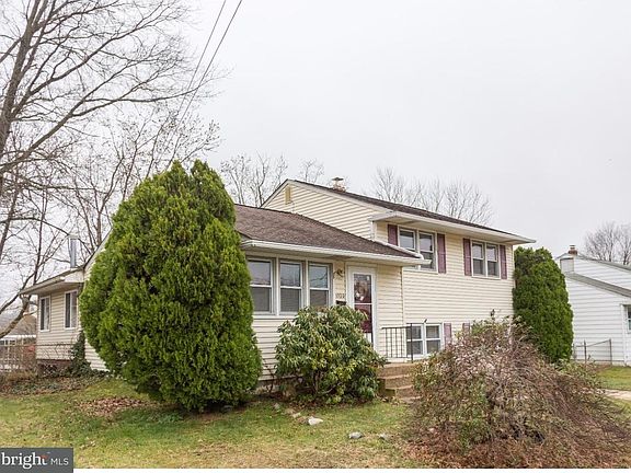 3rd image of 1320 Kenwood Rd
