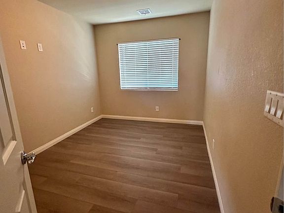 5th image of 6077 Gordon Creek Ave Room 3
