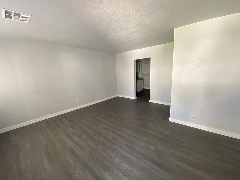 1st image of 1619 Thelma Ln