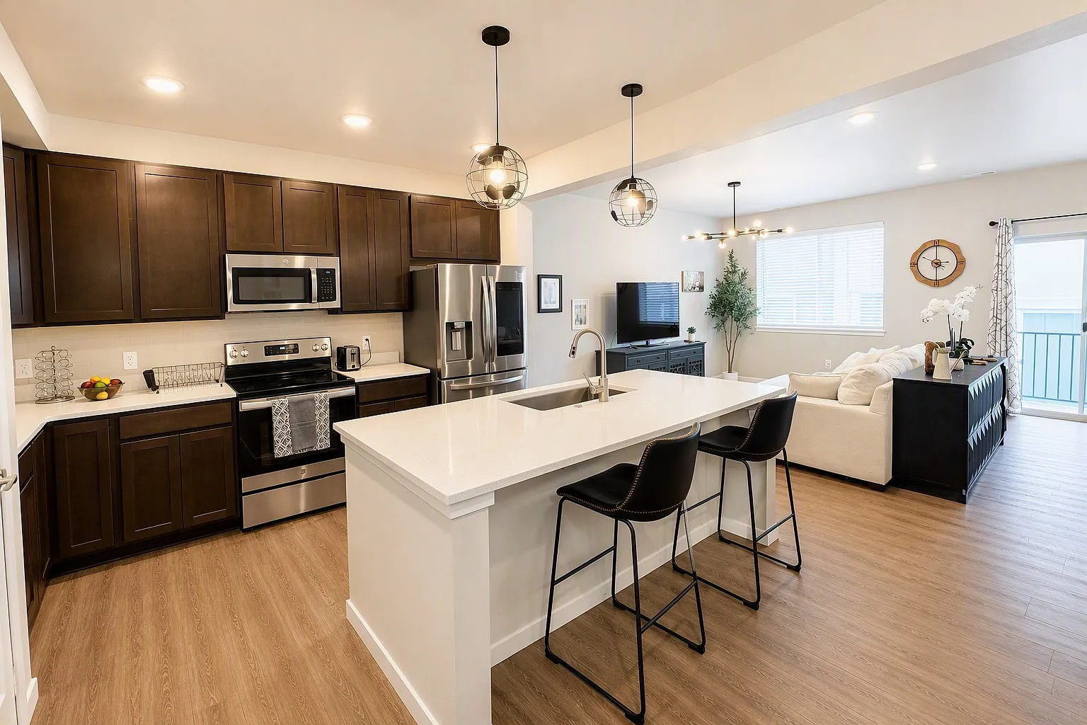 3 bed, 2.5 bath, 1798 sqft, $3,200 — Photo 4