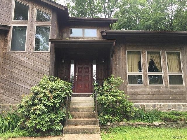 2nd image of 33 Stacy Lee Dr