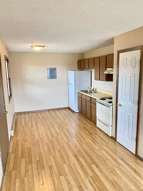 2 bed, 908 sqft, $995 — Photo 2