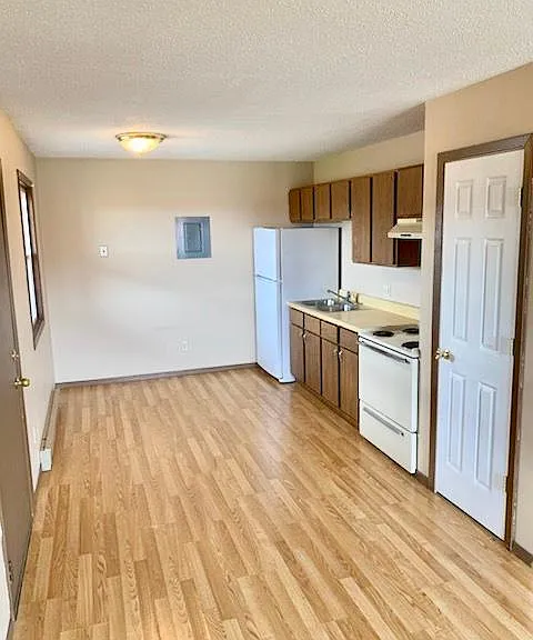 1138 Imperial Cir #8 — Photo 2