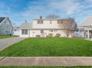 47 Dock Ln, Wantagh, NY 11793