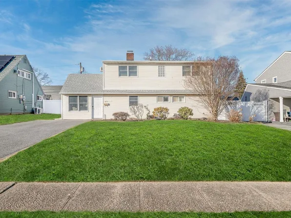 47 Dock Lane, Wantagh, NY 11793