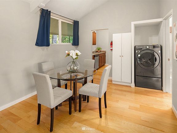 5th image of 13932 NE 60th St APT 149