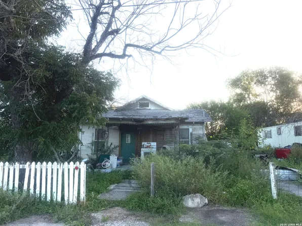 514 E Spring Street, Brackettville, TX 78832