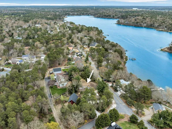 55 Quaker Run Road, Mashpee, MA 02649