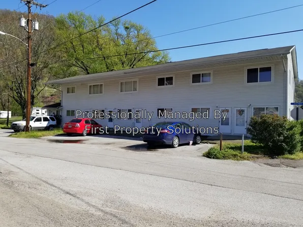 130 Elm St APT 5, East Bank, WV 25067