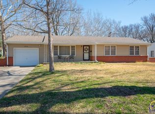 2516 SW James Ct, Topeka, KS 66614