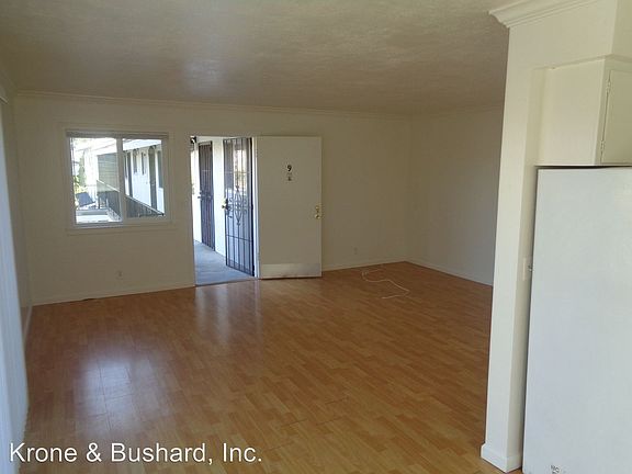 3rd image of 811 Agate St APT 9