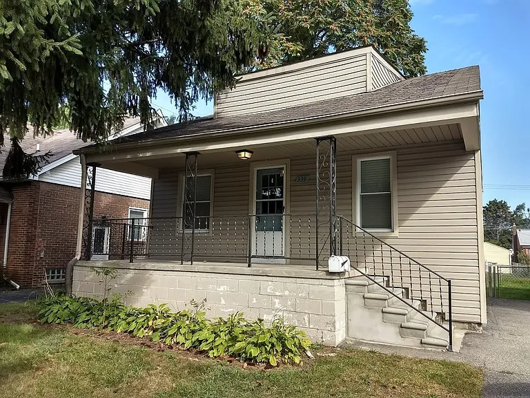 339 E Maplehurst St — Photo 1
