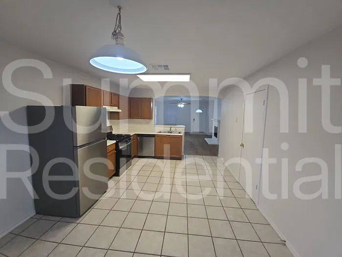 3 bed, 2.0 bath, 1400 sqft, $1,795 — Photo 4
