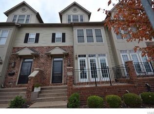 215 S Taylor Ave #17, Saint Louis, MO 63122