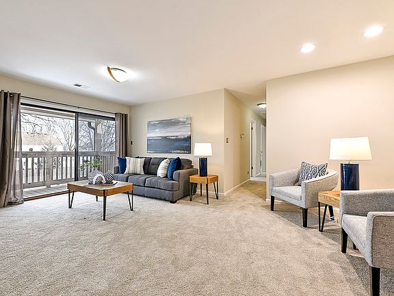 3rd image of 908 Surrey Dr APT 2B