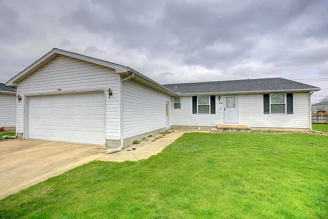 1006 Cambridge Dr photo 1