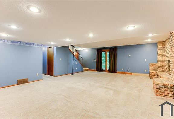 2nd image of 9848 Crestwood Ter