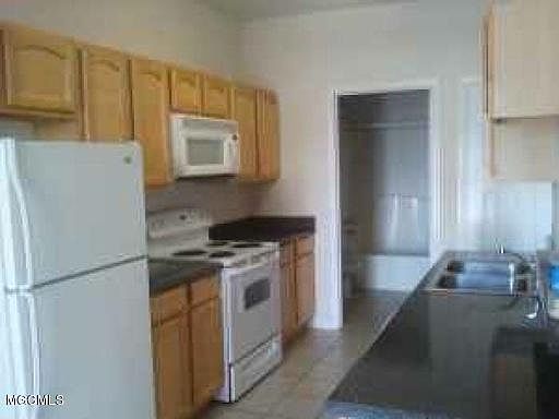 2nd image of 15807 Lemoyne Blvd
