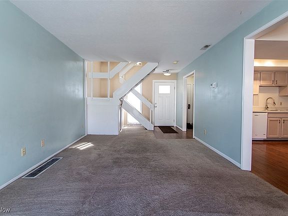 4th image of 328 Deepwood Dr