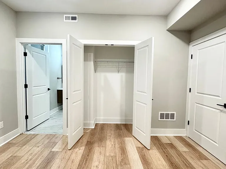 Gorgeous New Diamond St Construction Boasting Luxury Finishes — Photo 38