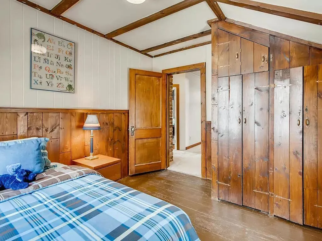 6 bed, $3,300 — Photo 3