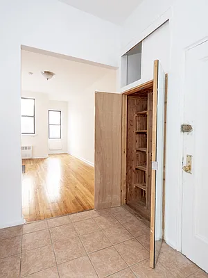 Rented by City Connections Realty | media 9