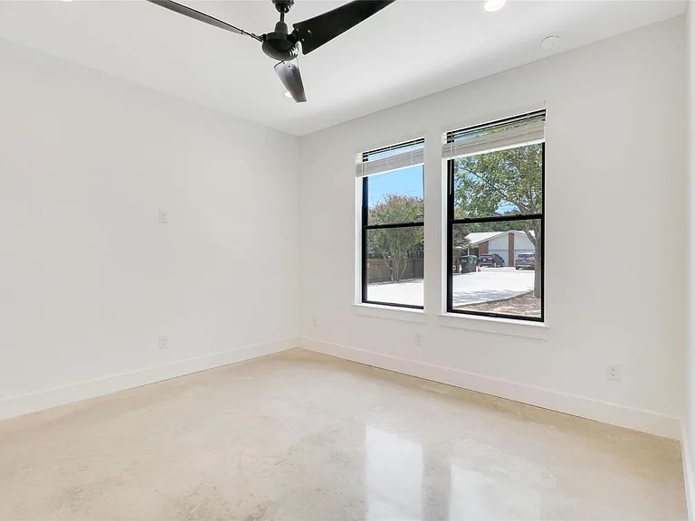 200 W Goforth Rd #1 — Photo 15