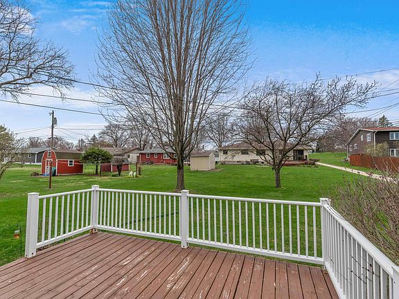3rd image of 1126 E Circle Dr