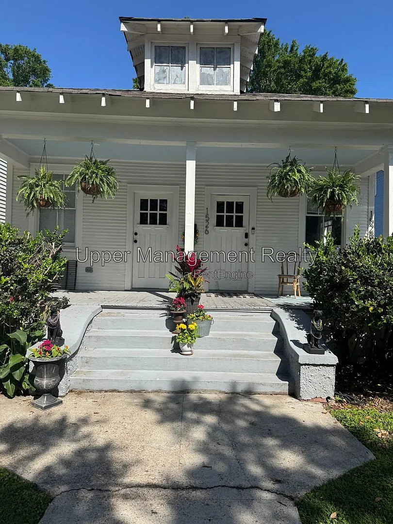 5 bed, 3.0 bath, 3000 sqft, $6,000 — Photo 2