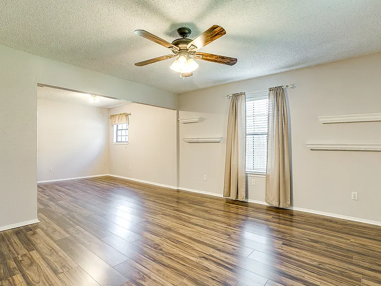 1104 Sproles Dr — Photo 28