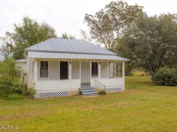 8855 Ramsey Rd, Grand Bay, AL 36541